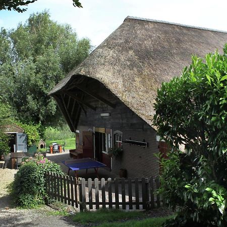 Quaint Farmhouse Near River In Oosterwijk Leerdam Kültér fotó
