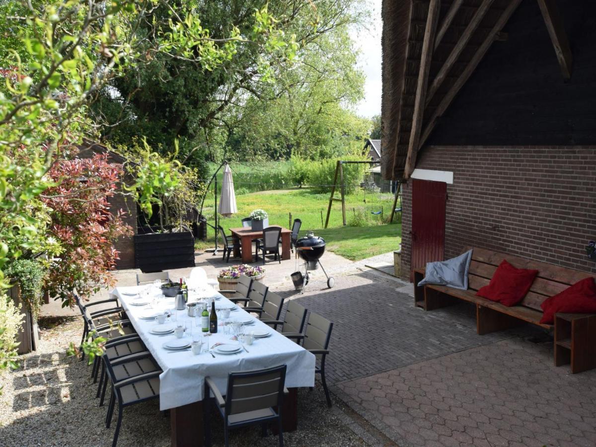 Quaint Farmhouse Near River In Oosterwijk Leerdam Kültér fotó